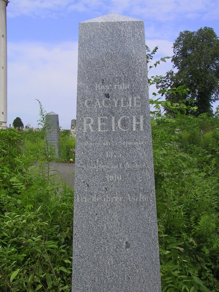 Lápide de Cecilia Reich no cemitério judaico de Czernowitz